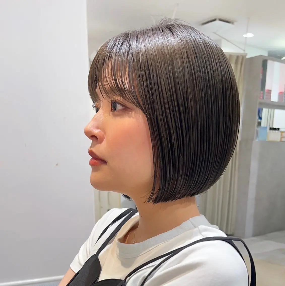 ショート カラー オリーブカラー 🥇赤み消しカラー／ 髪質改善の匠🥇のヘアスタイル