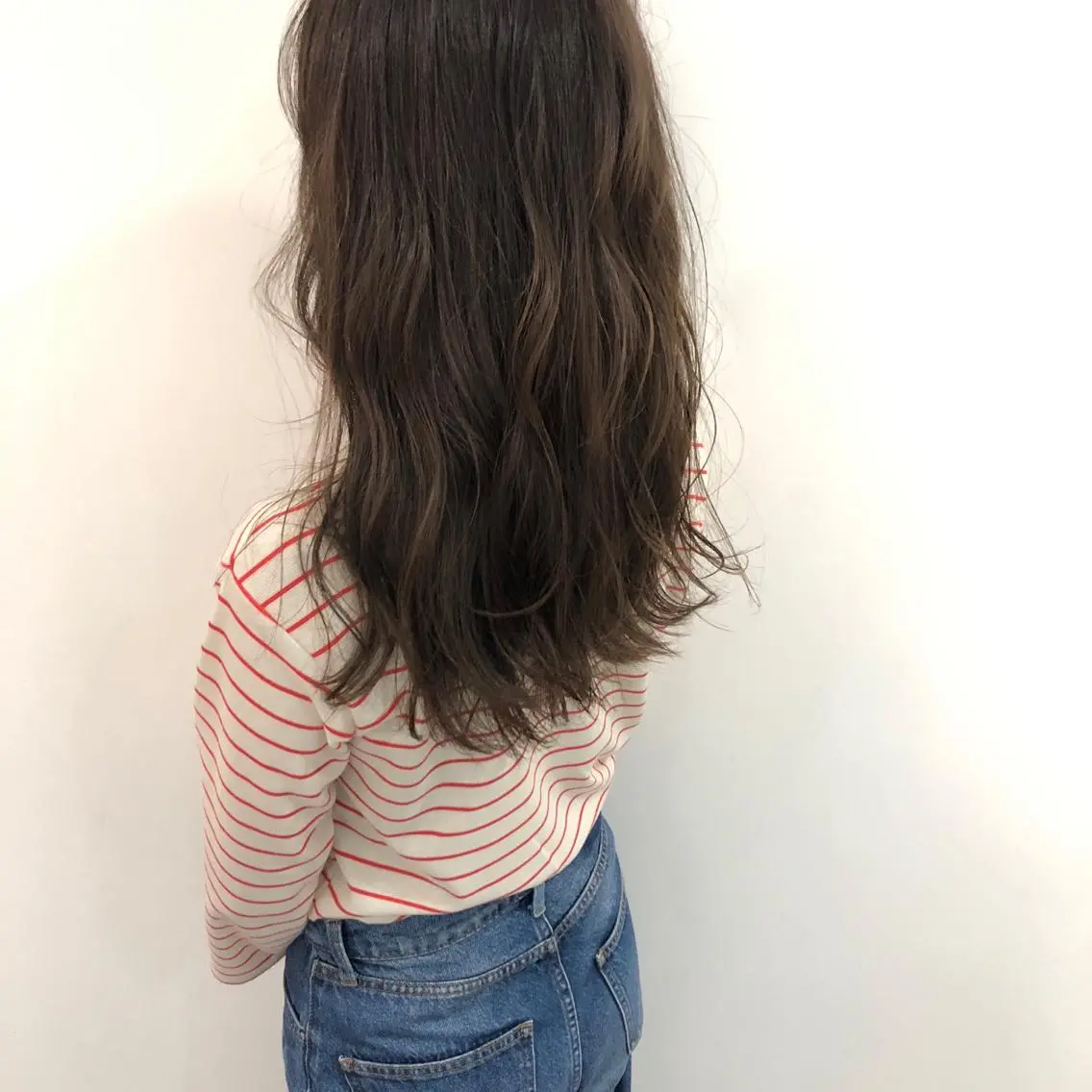 ロング アッシュ 梅田 千亜希のヘアスタイル