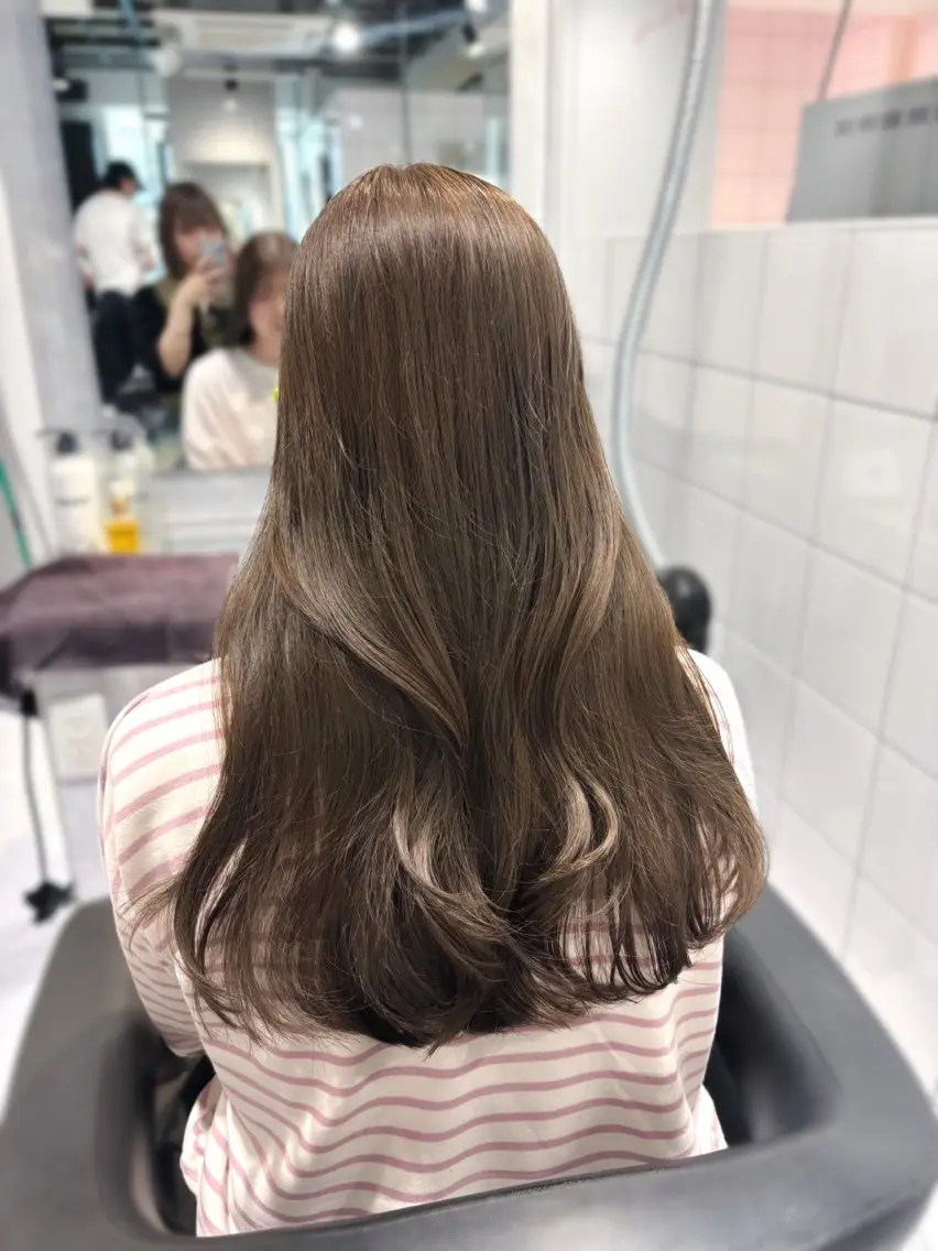 ロング カラー ベージュカラー オリーブベージュ 髪質改善 カット ヘアカラー トリートメント ヘッドスパ ヘアセット 表参道♡暗髪♡ 艶カラー♡アユミのヘアスタイル
