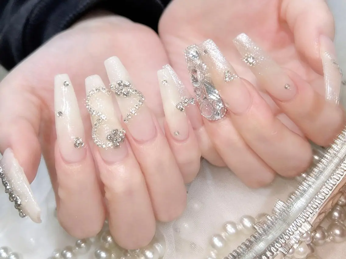 ネイル うるキラ✨ワンホン yuka🥂のネイルデザイン