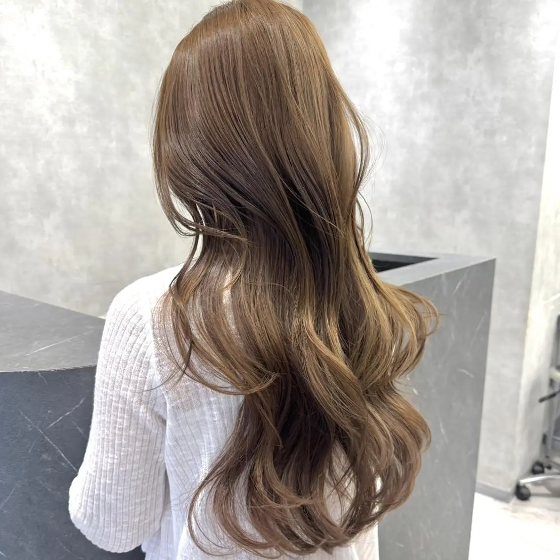 ロング カラー ベージュカラー ブリーチ 透明感カラー ダブルカラー グレージュ カット ヘアカラー レイヤー/艶カラー FOCUSJAPANのヘアスタイル
