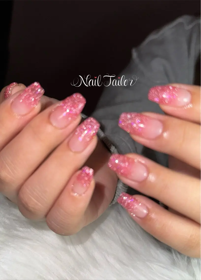 ネイル フラッシュネイル グラデーション キラキラネイル ロングネイル ピンク ハンドネイル NailTailor ネイルテイラーのネイルデザイン