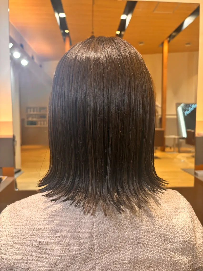 ミディアム アッシュ ボブ 外ハネヘア カット ヘアカラー 小原 瑠美那のヘアスタイル