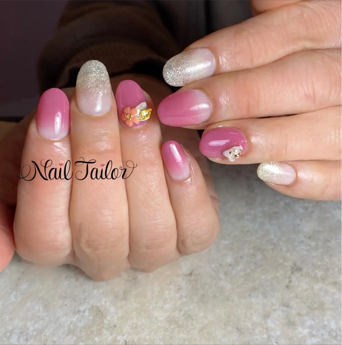 ネイル 長さ出し フラワーネイル ジェルネイル グラデーション ラメ(グリッター) NailTailor ネイルテイラーのネイルデザイン