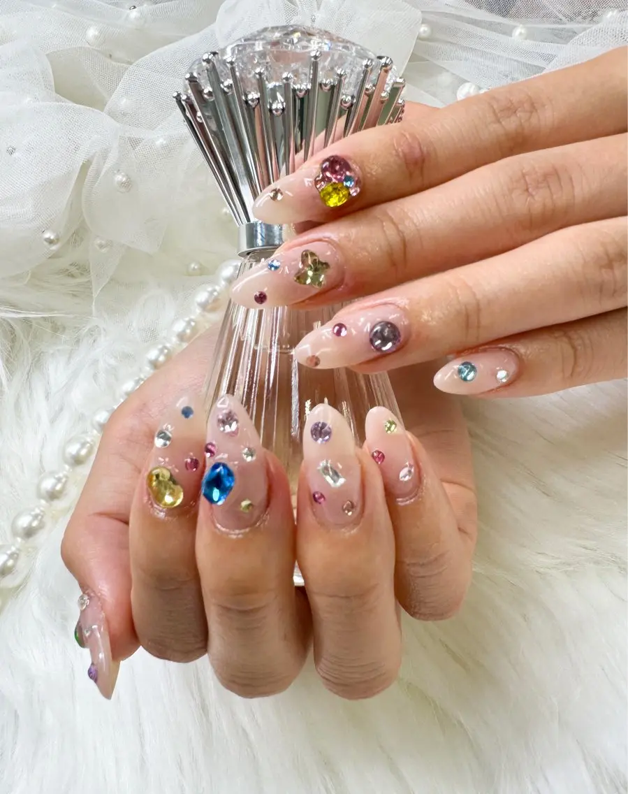 ネイル フレンチネイル ガラスフレンチ キラキラネイル Queeens nailのネイルデザイン