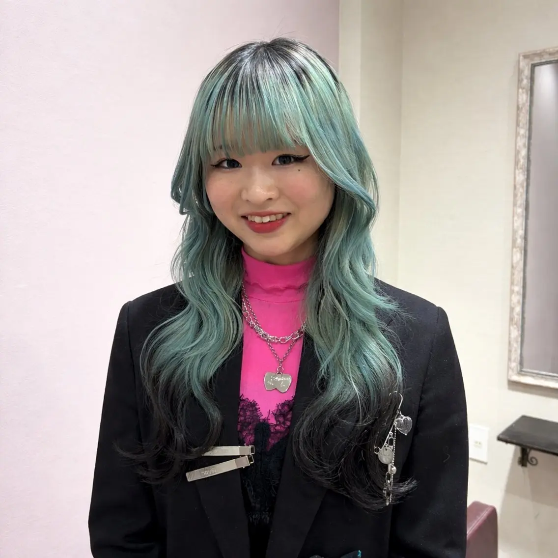 ロング カラー ロングレイヤー デザインカラー レイヤーカット ロング 淡色┊︎ナチュラル 🧁奈那美🧁*.゜のヘアスタイル