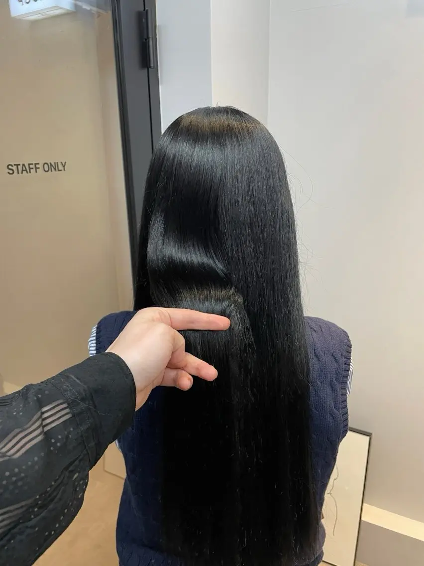 ロング カラー 黒髪 ブルーカラー ブルーブラック ロング 山内 めいのヘアスタイル