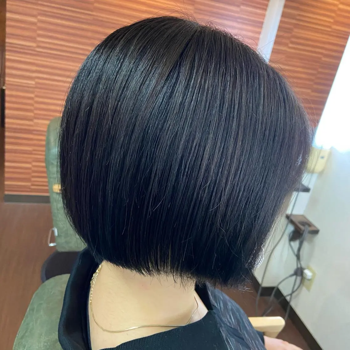 ショート カラー 前下がりボブ ブルーカラー ボブ 💜推しインナー カラー/菊池柊真💜のヘアスタイル