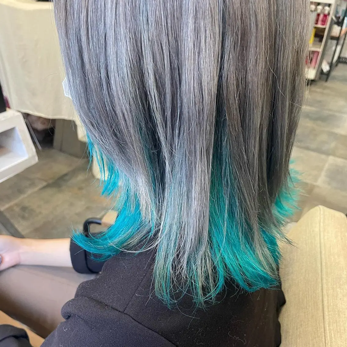 ミディアム カラー ブリーチ ダブルカラー イヤリングカラー トリートメント 吉村 夏椰のヘアスタイル