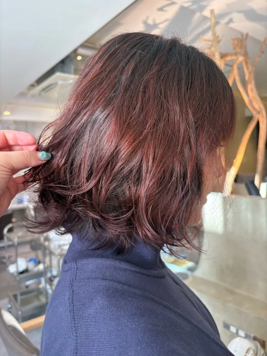 カラー レッドカラー 阪急伊丹🦋こばまつ ひなた🦋のヘアスタイル