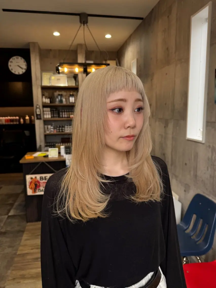 セミロング カラー ベージュカラー ホワイトベージュ レイヤーカット カット ヘアカラー レイヤーカット匠 イソザキノリユキのヘアスタイル