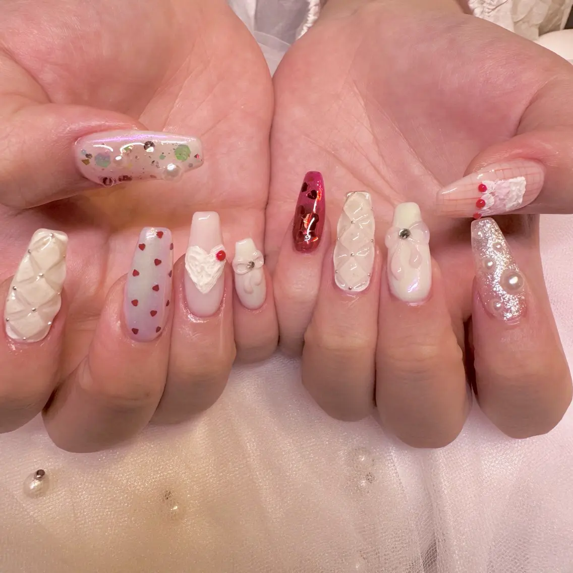 ネイル ガーリー ハンドネイル nail salon e'mu💐のネイルデザイン