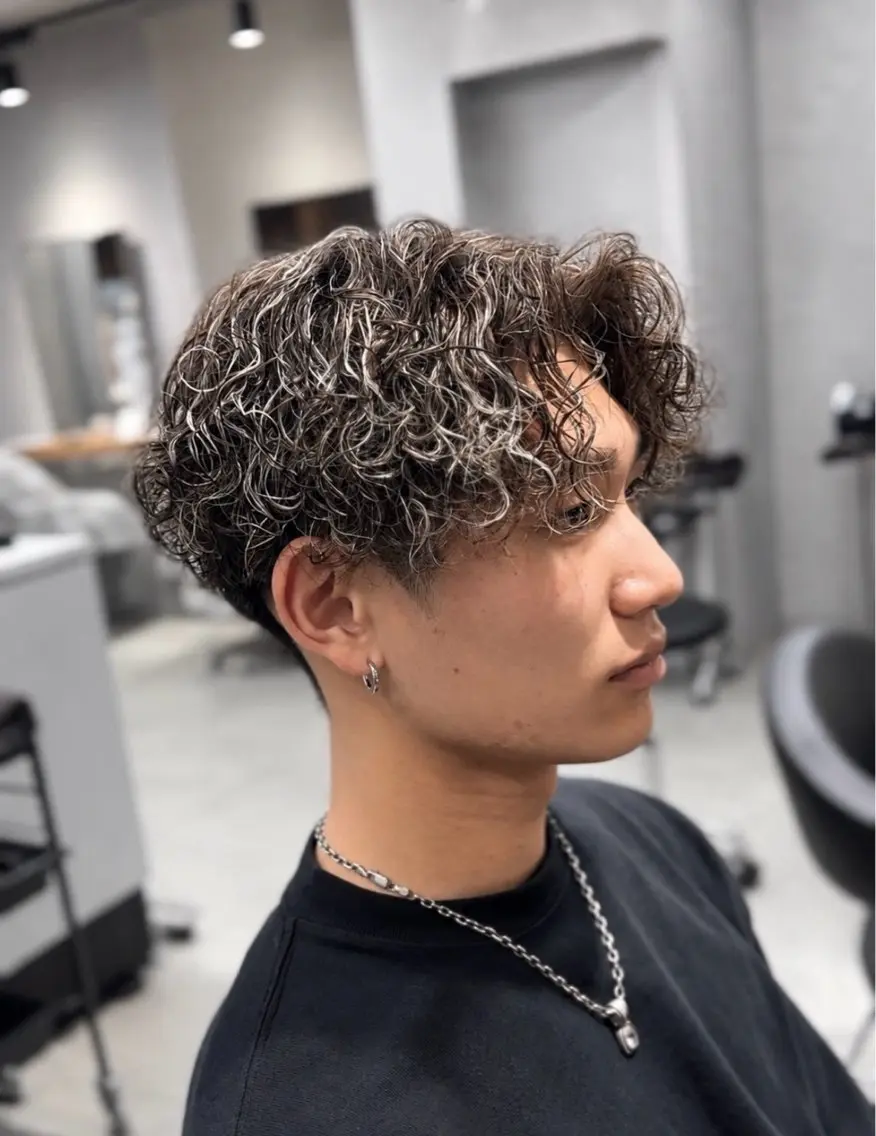 ショート カラー パーマ メンズ メンズハイライト メンズメッシュ メンズパーマ ハイライトカラー メッシュ カット ヘアカラー パーマ 🔥メンズ 特化🔥菊水皐暉🔥のヘアスタイル