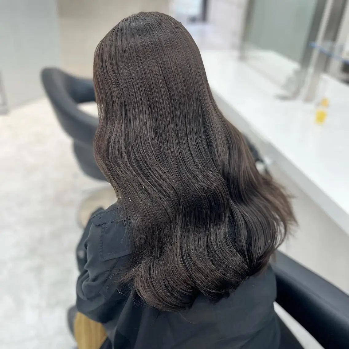 ロング カラー パーマ ヘアアレンジ メンズ キッズ メンズ韓国風 黒髪 ブルーカラー ブルーブラック ブラウンカラー 髪質改善Ⅰ透明感 艶カラーⅠたつやのヘアスタイル