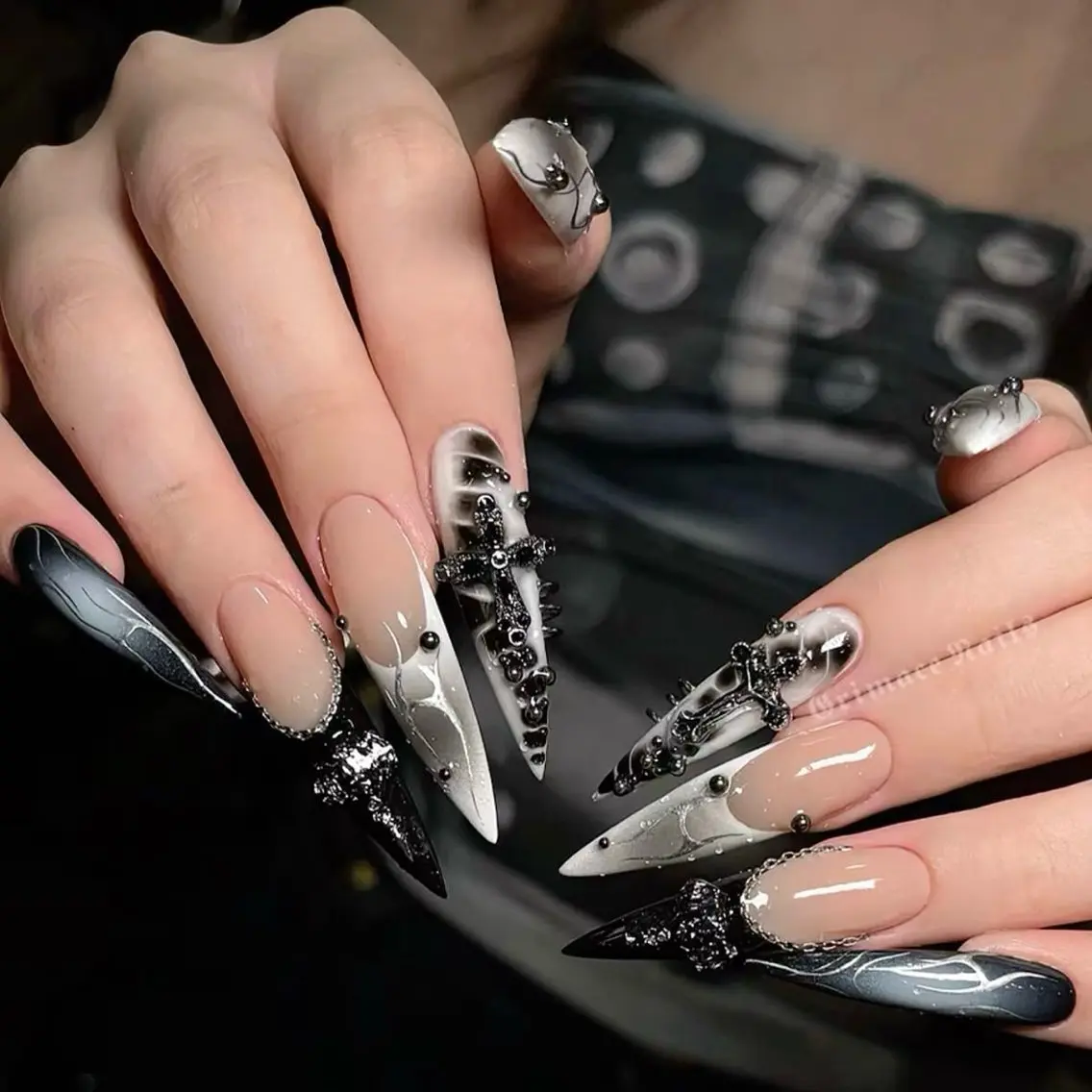 ネイル ジェルネイル 韓国ネイル ロングネイル ニュアンスネイル スカルプネイル ハンドネイル Blingg NailStudioのネイルデザイン
