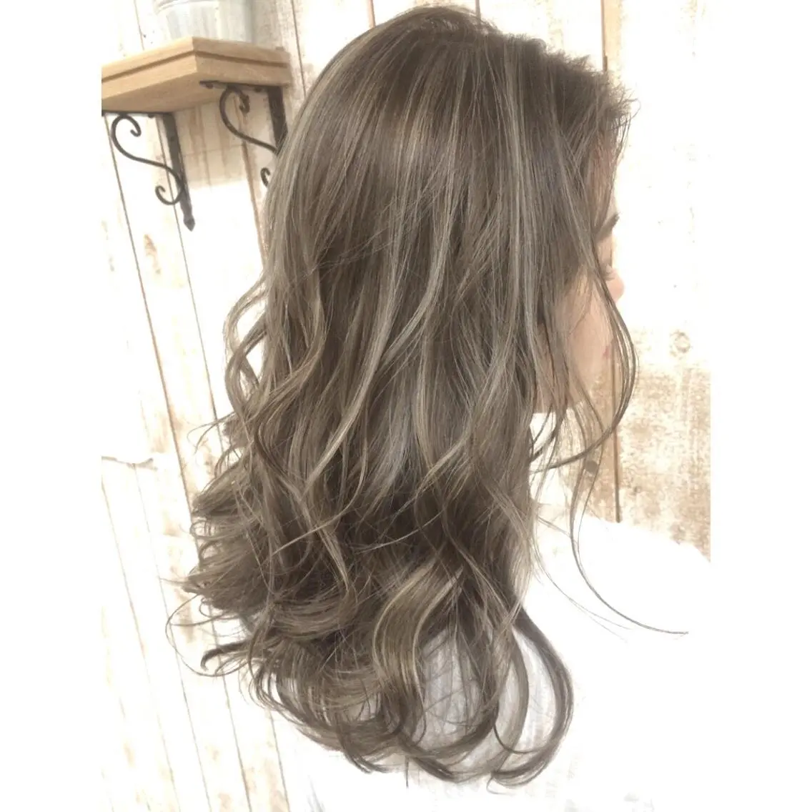 ロング カラー ベージュカラー ハイライトカラー 3Dハイライト ハイライト ヘアカラー トリートメント 井上 一平のヘアスタイル