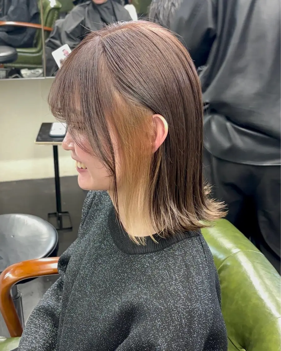 ミディアム カラー 岡村 莉穂のヘアスタイル
