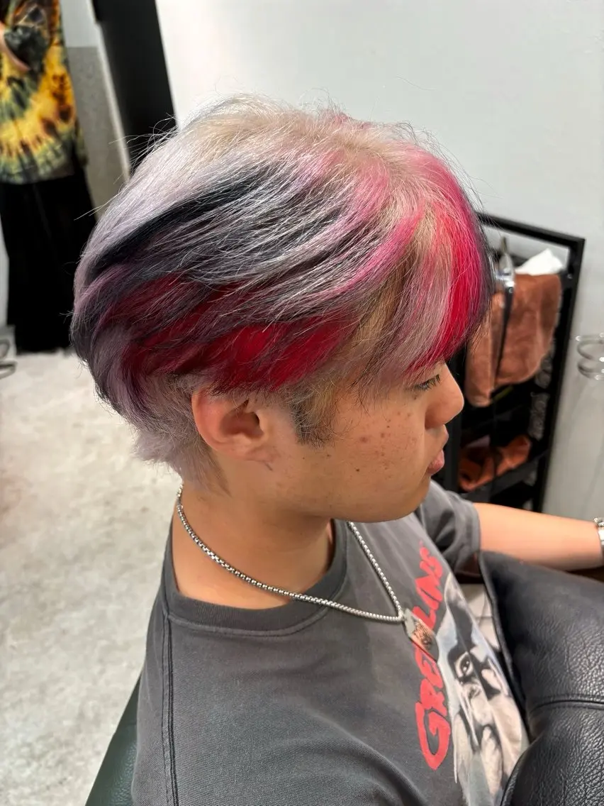 ショート カラー デザインカラー slit RYUSEIのヘアスタイル