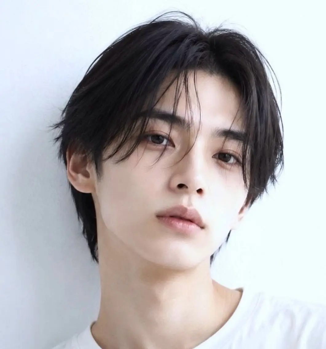 ショート メンズ 🫧ロングレイヤー 韓国透明感カラー🫧のヘアスタイル