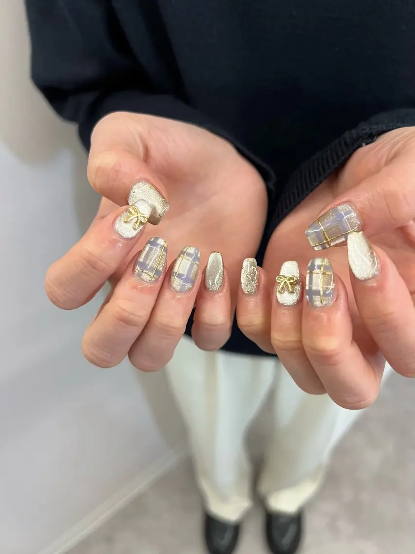 ネイル ジェルネイル ゴールド マグネットネイル ニュアンスネイル パラジェル ハンドネイル ハンドケア Bana_ Nailのネイルデザイン