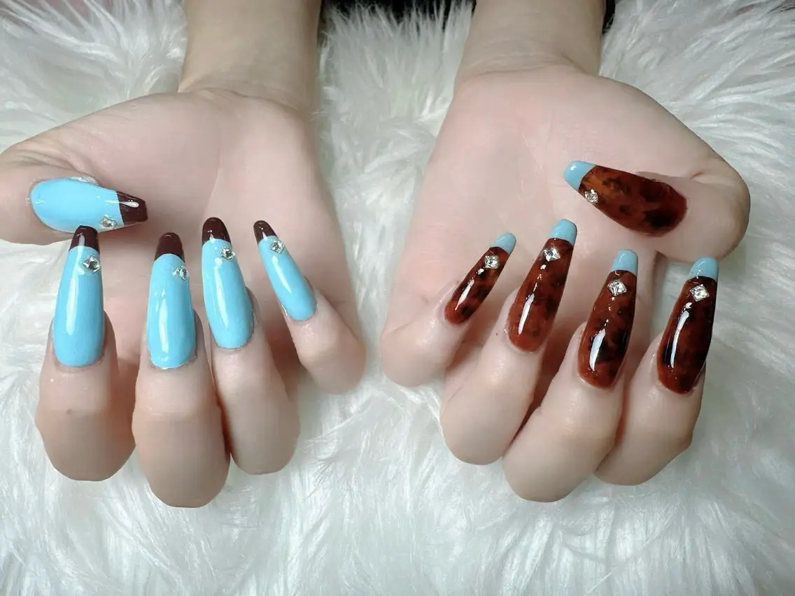 ネイル ブラウン フレンチネイル 韓国ネイル マグネットネイル ニュアンスネイル ハンドネイル ハンドケア Hara Nail 【持ち込みOK】のネイルデザイン