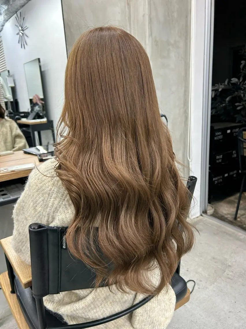 ロング カラー ベージュカラー ブリーチ ダブルカラー ブリーチなしカラー ロング RYOSUKE ハイトーンのヘアスタイル