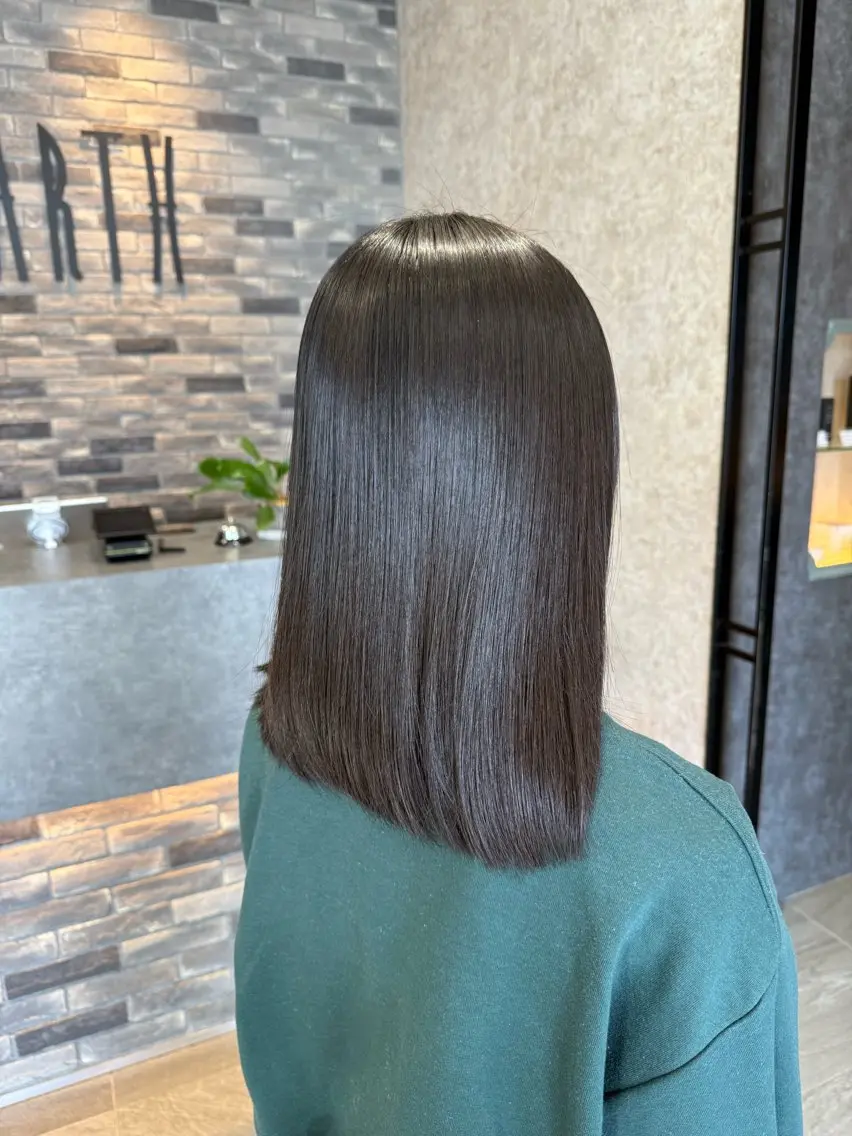 ミディアム カラー ヘアカラー トリートメント earth尾形美穂 🫧髪質改善縮毛🫧のヘアスタイル