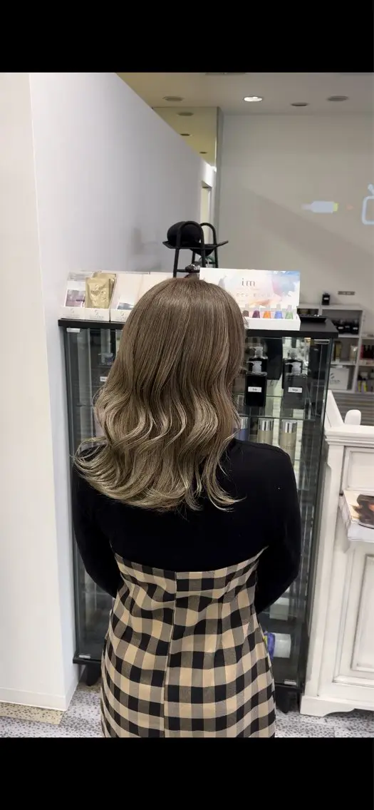 カラー 鈴木 ねねのヘアスタイル