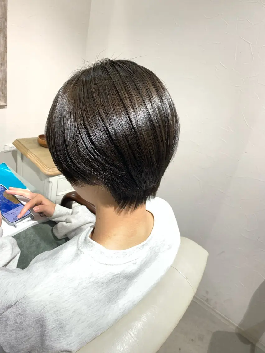 ショート カラー ブラウンカラー オリーブブラウン 福永 ちひろのヘアスタイル