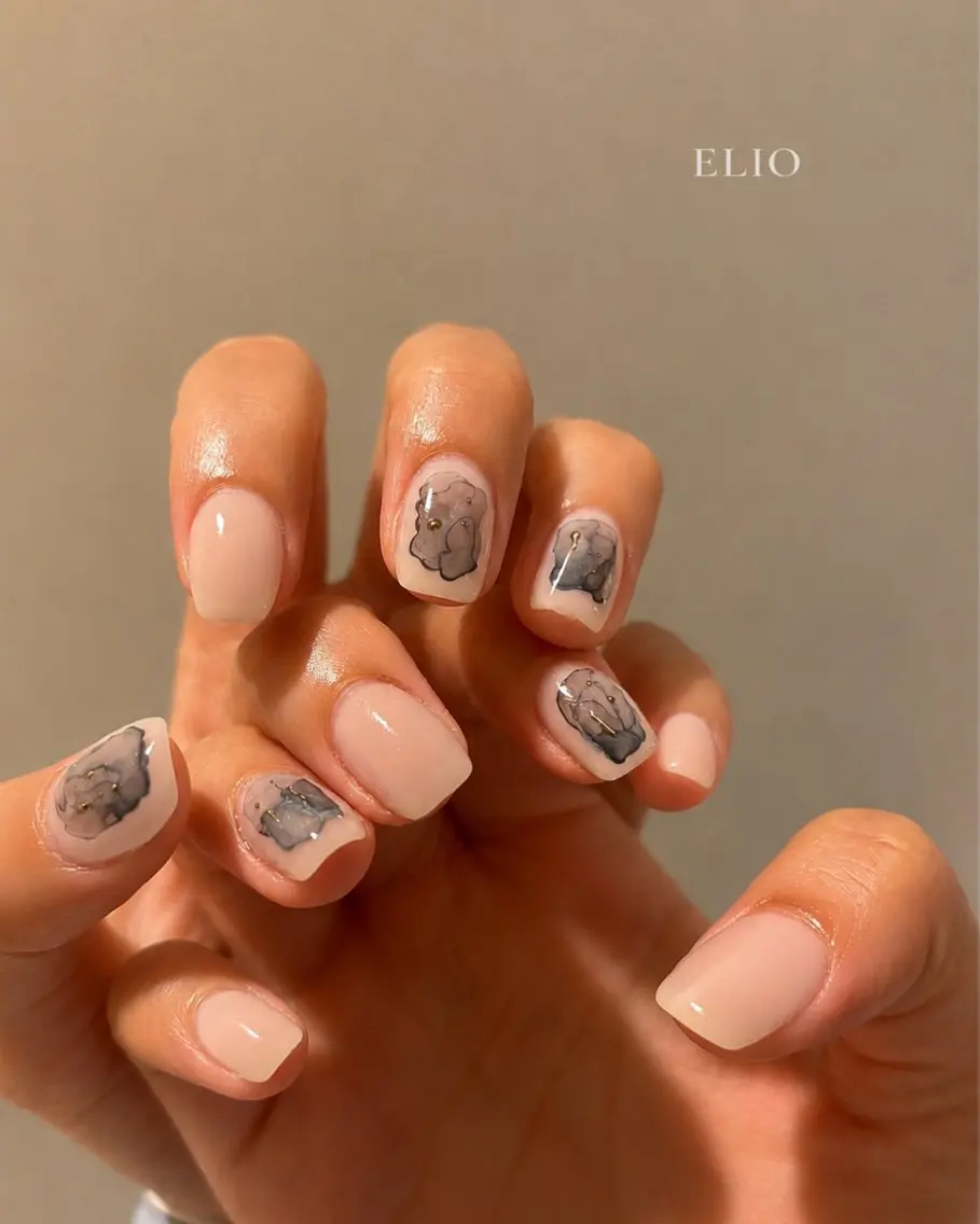 ネイル ブルー ニュアンスネイル ハンドネイル Elio 国泰寺のネイルデザイン