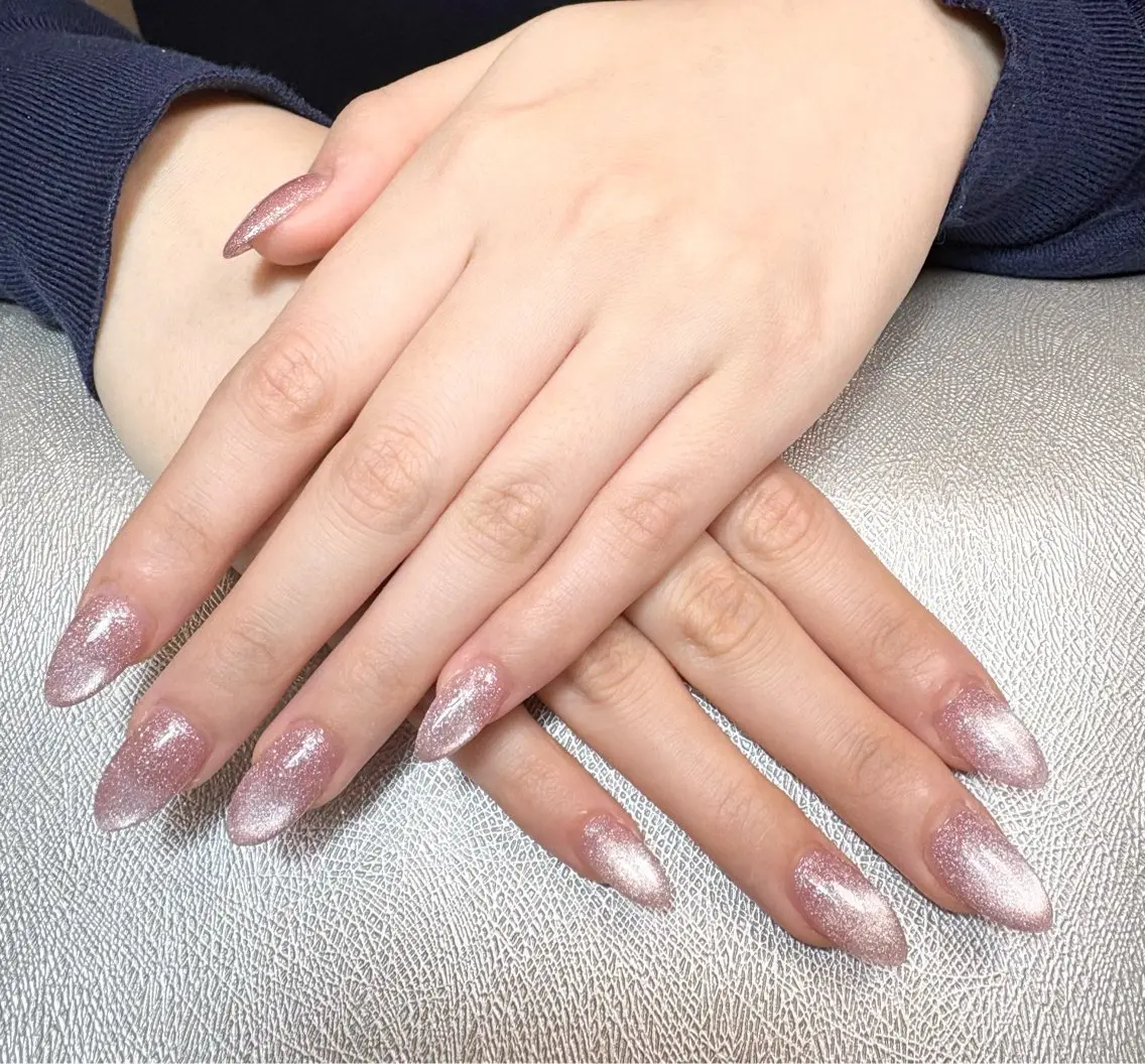 ネイル フラッシュネイル フラッシュマグ マグネットネイル ピンク ハンドネイル ✨韓国✨nail salonLumieのネイルデザイン
