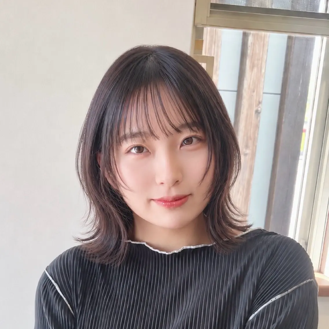 ミディアム ミディアムパーマ レイヤーカット 白阪 真子のヘアスタイル