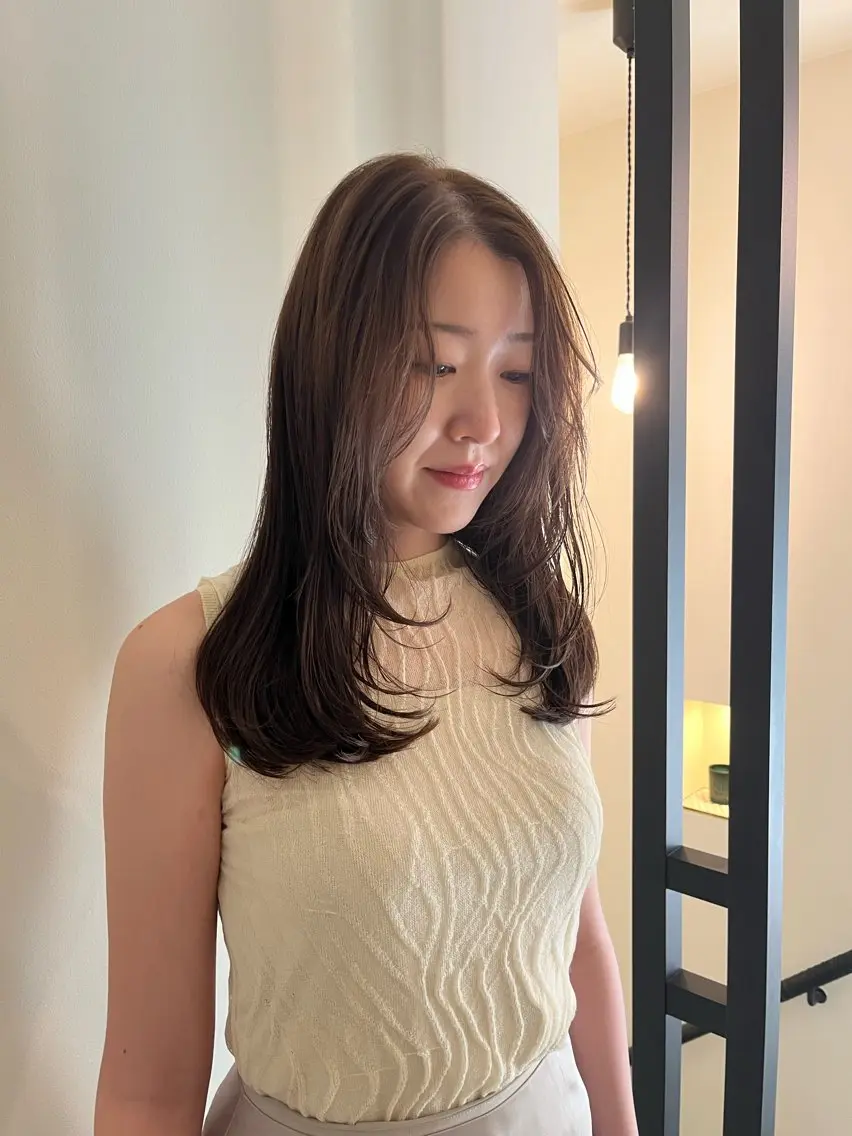 セミロング レイヤーカット ヘアカラー トリートメント 山本 彩香のヘアスタイル