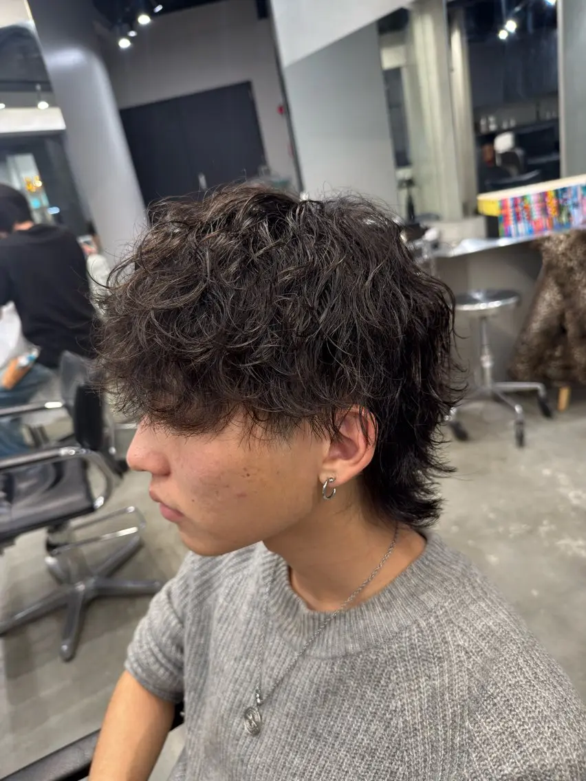パーマ メンズ 波巻きパーマ メンズウルフカット ウルフカット カット パーマ トリートメント fifth 新谷 來のヘアスタイル