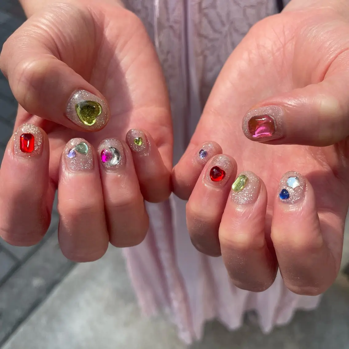 ネイル カジュアル キラキラネイル ニュアンスネイル ショートネイル 春ネイル ハンドネイル 八潮市ショートネイル 🌼AKANEのネイルデザイン