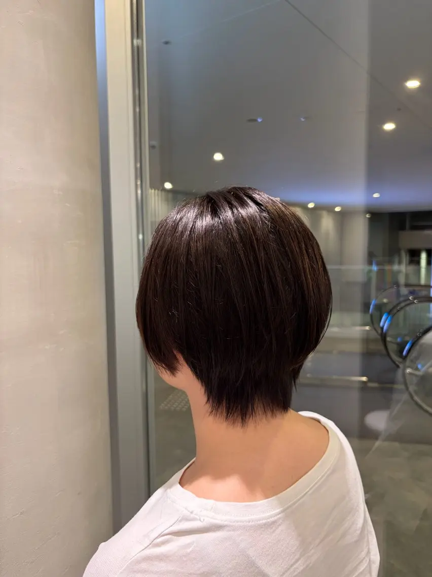 ショート ショートヘア カット MINENO🌼 ブリーチ⭐️カットのヘアスタイル