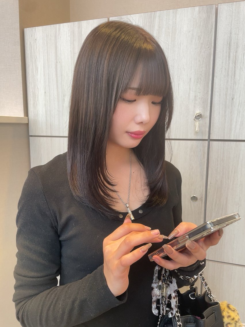 セミロング チョコレートブラウン レイヤーカット カット ヘアカラー ブリーチ/レイヤー Rinaのヘアスタイル
