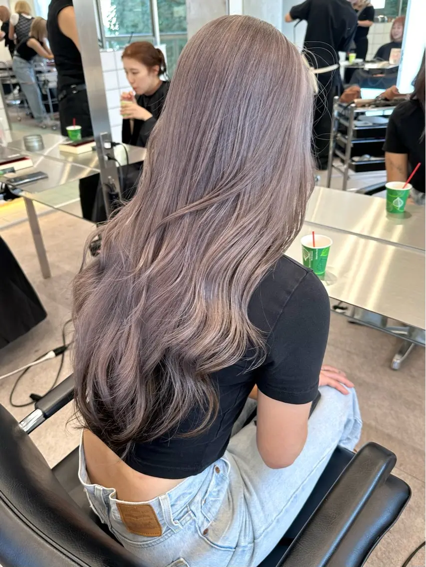 ロング カット ヘアカラー ミルクティーベージュ /三村克彦のヘアスタイル