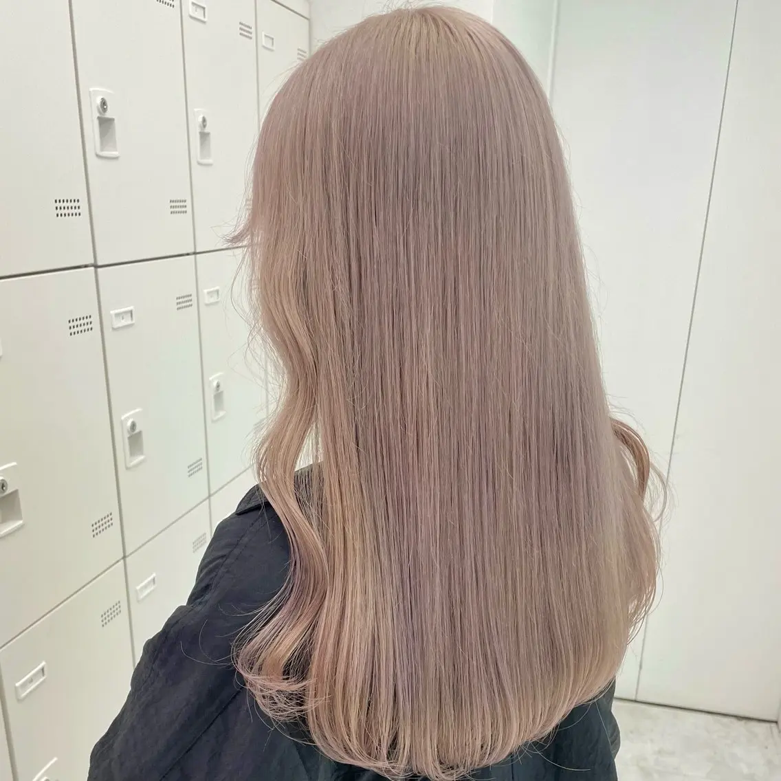 ロング カラー モテ髪ハイトーン🫧 serina🎀池袋のヘアスタイル