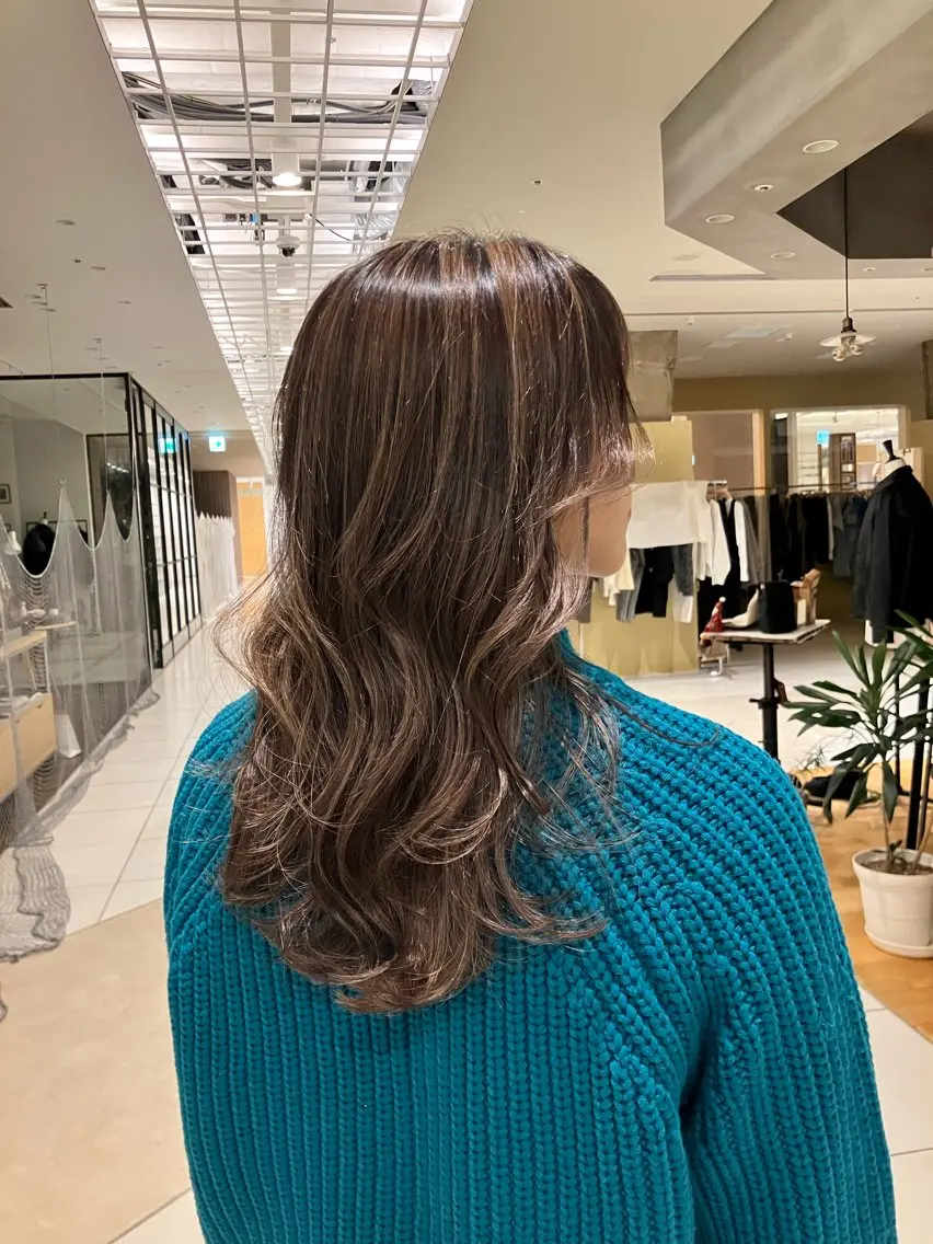 セミロング ハイライト chico .のヘアスタイル