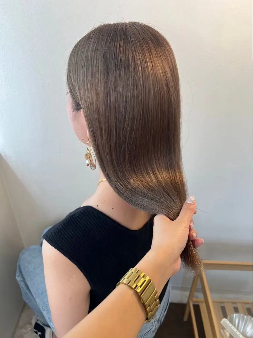 セミロング カラー 髙野 未衣菜のヘアスタイル