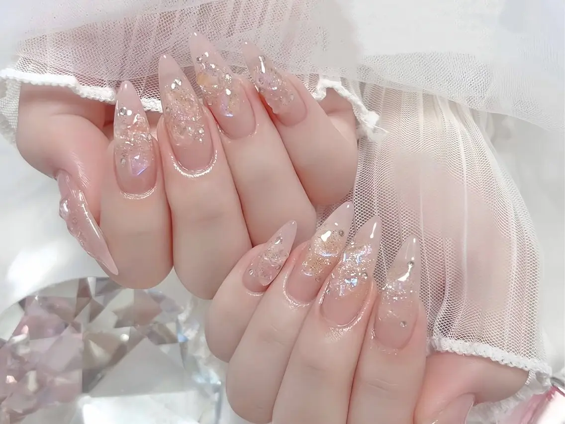 ロング 外国人風カラー 韓国風ヘア ハンドネイル E🌷nail 長さだし専門店のネイルデザイン