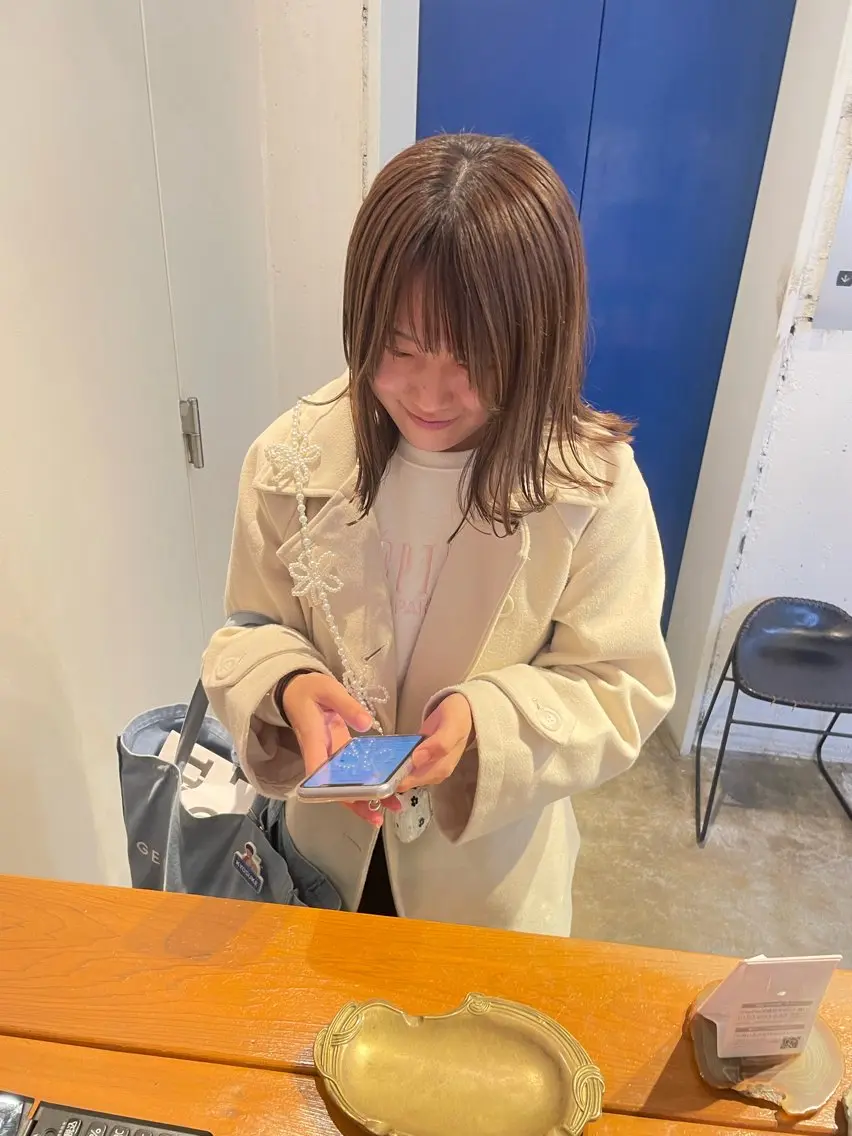 ミディアム カラー ベージュカラー オリーブベージュ MIOベージュカラー 柔らかいカラーのヘアスタイル