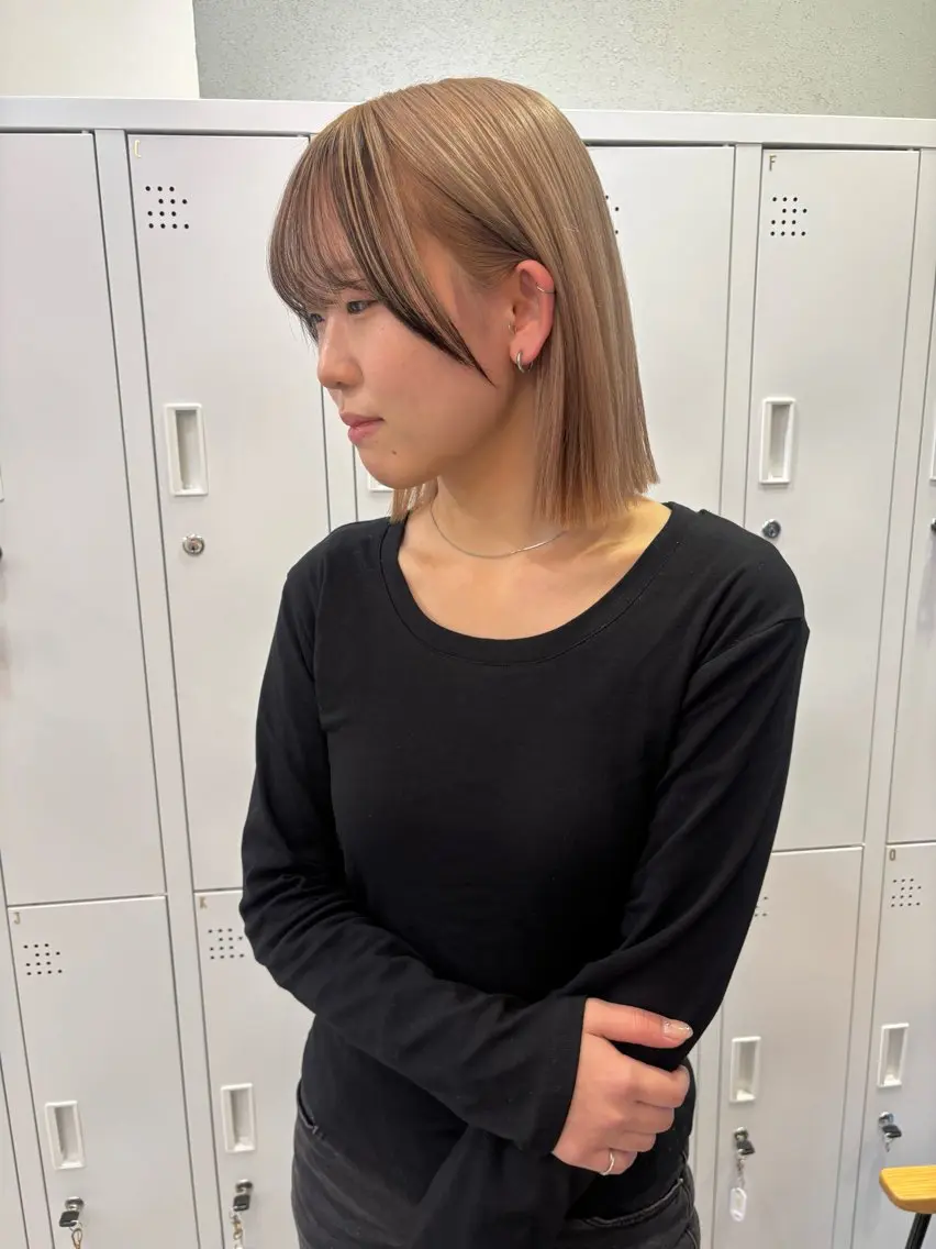 ミディアム 切りっぱなしボブ ボブ カット ヘアカラー トリートメント Megu/ベージュ/ 透明感カラーのヘアスタイル