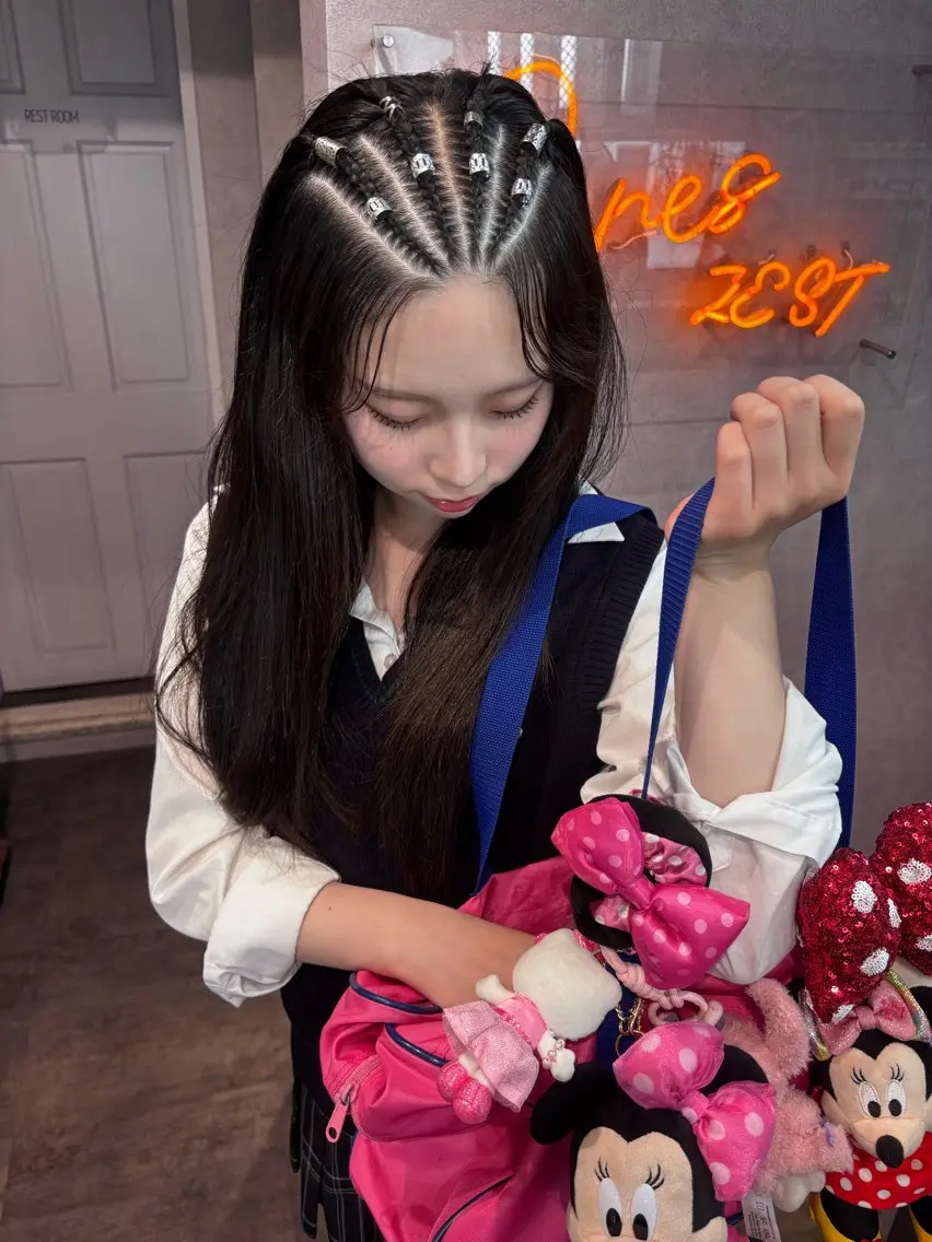 ロング ヘアアレンジ 切りっぱなしボブ ボブ くせ毛 顔まわりレイヤー 顔周りカット ヘアセット iona/ハイトーン /ネイルのネイルデザイン