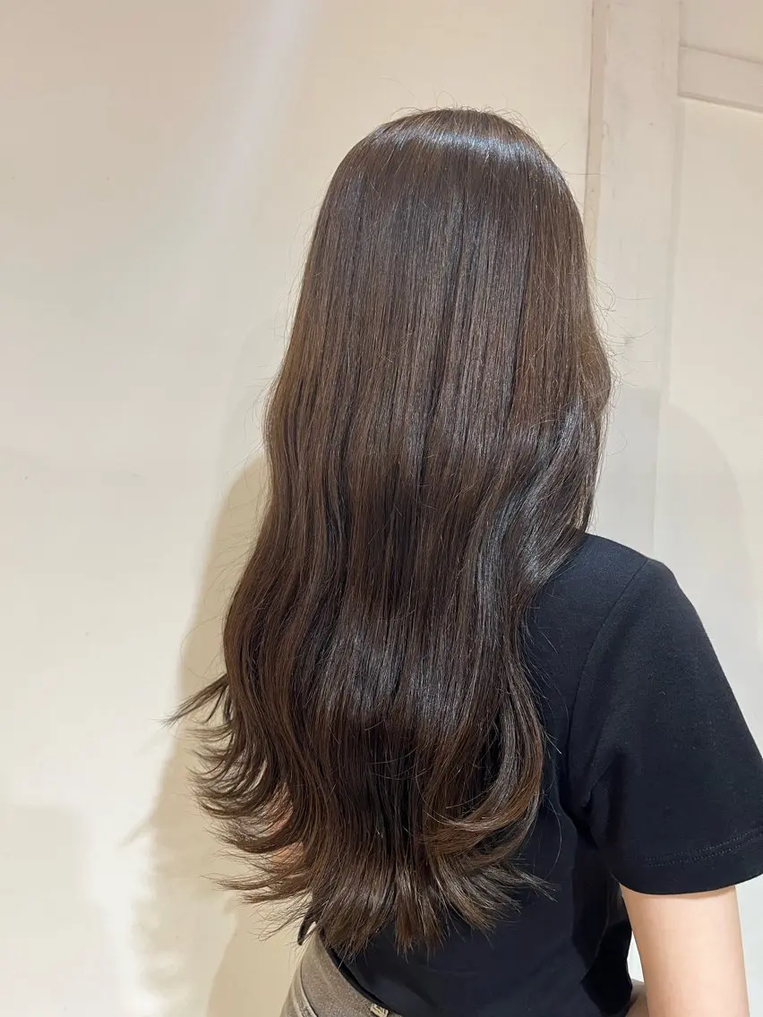 ロング ヘアカラー 小久保 あかりのヘアスタイル