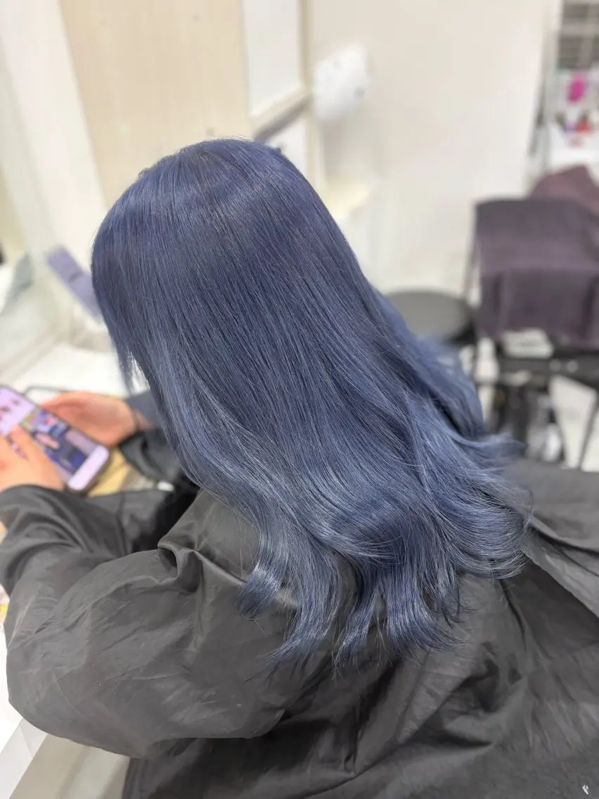 ロング カラー ヘアカラー トリートメント ヘッドスパ ヘアセット 🩵色落ち可愛い 寒色カラー🩵のヘアスタイル