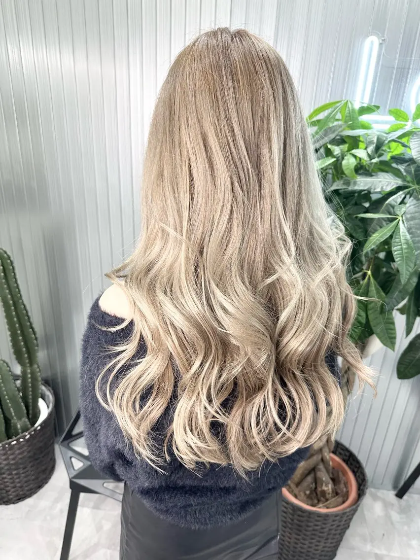 ロング カラー カット ヘアカラー LOOP hairのヘアスタイル