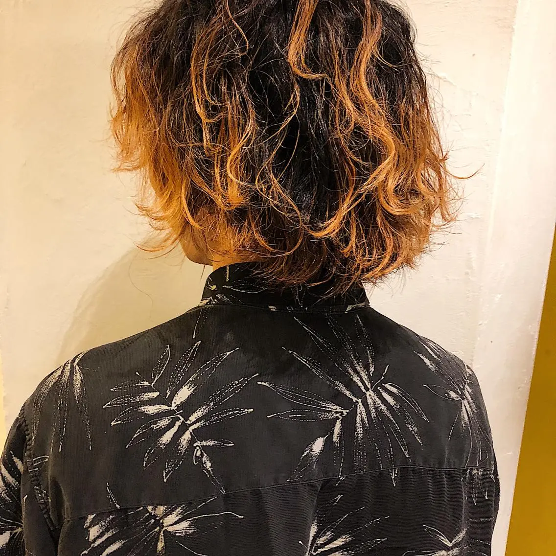 ショート カラー パーマ ヘアアレンジ メンズ キッズ ネイル マツエク・マツパ メンズブリーチ ブリーチ オレンジ カラーマツエク メンズネイル インナーカラー/ KANAのヘアスタイル