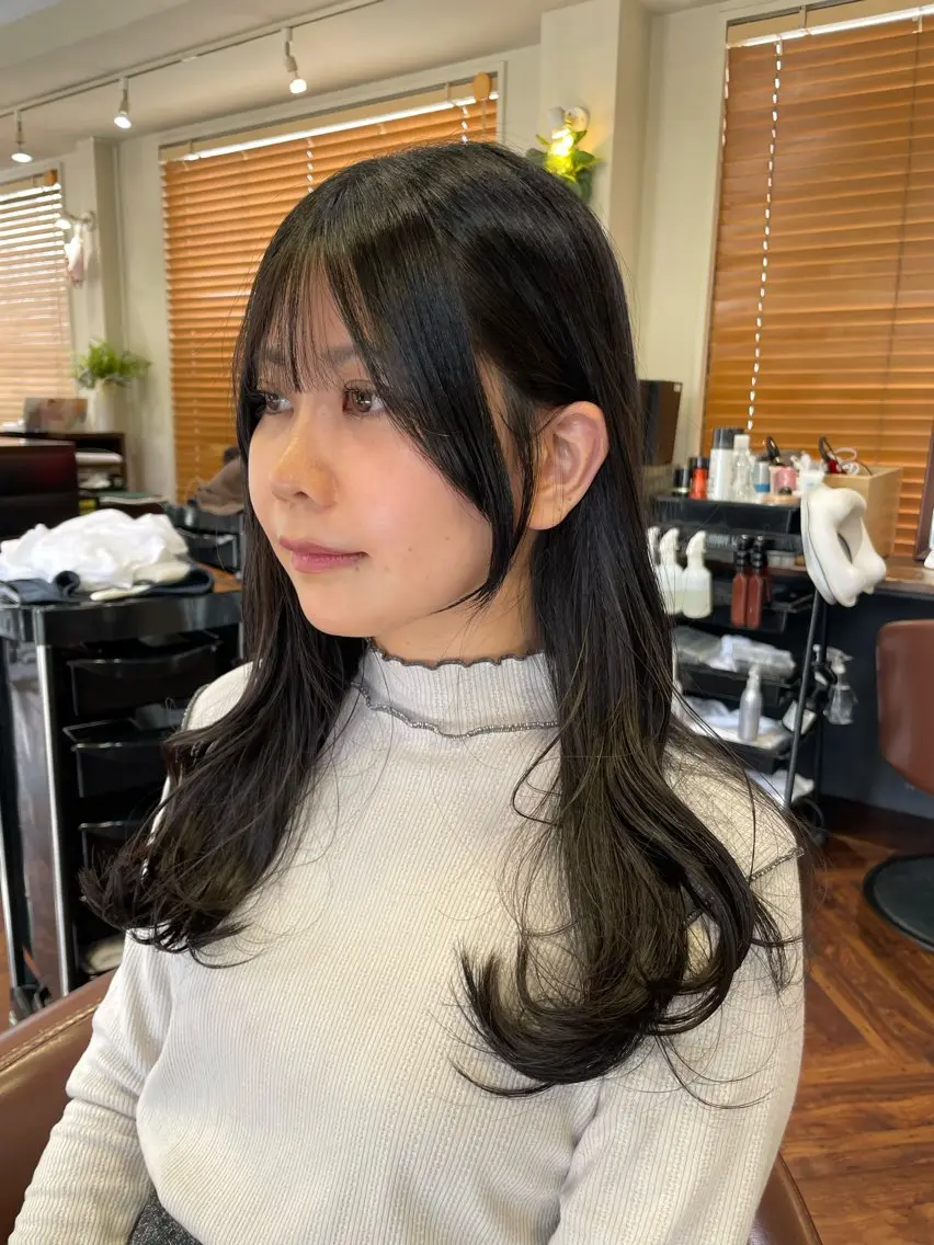 ロング 顔周りカット 縮毛矯正 トリートメント 尾崎 海璃のヘアスタイル